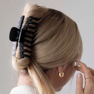 The Best Claw Clip Hairstyles To Transform Your Look